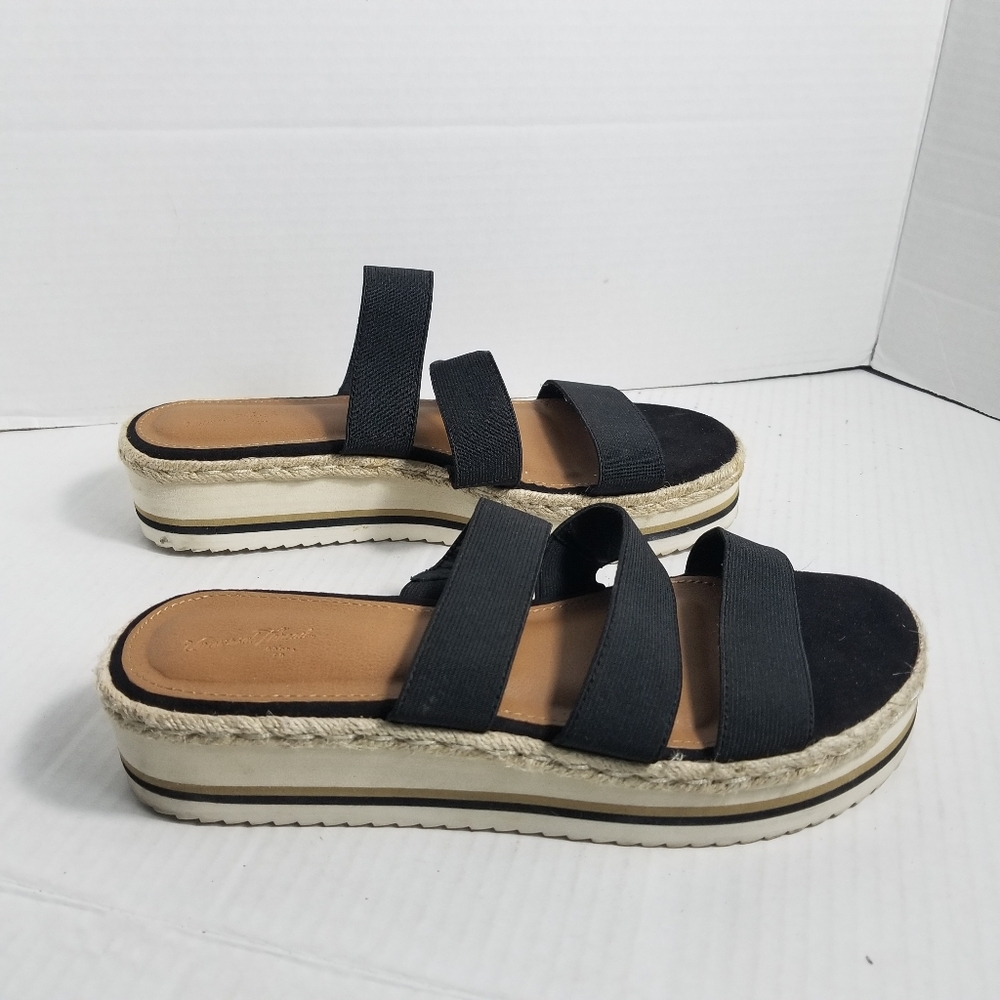 UNIVERSAL THREAD WOMEN'S WEDGE SANDALS SIZE 8